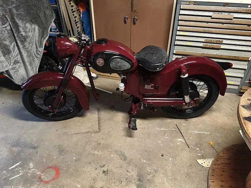Moto rouge