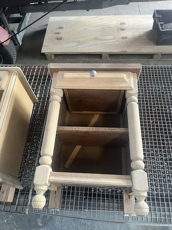 Table de chevet en bois